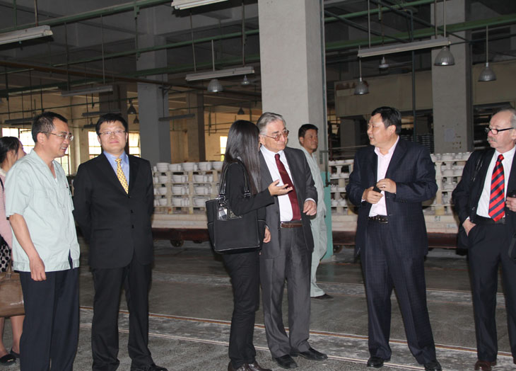 法国利摩日市副市长贝纳德·埃本斯坦来我公司座谈-公司动态-景德镇陶瓷集团有限责任公司