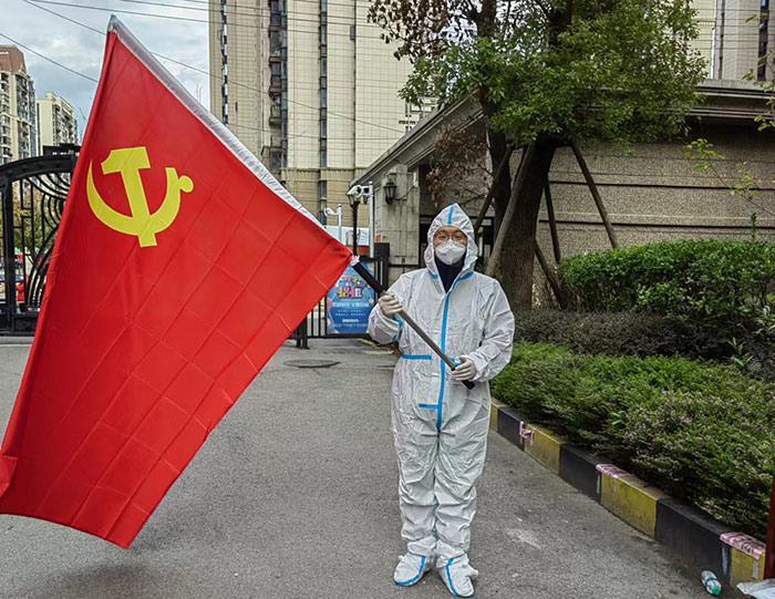 红叶公司党员自愿者支援社区筑牢疫情防控网-公司动态-景德镇陶瓷集团有限责任公司