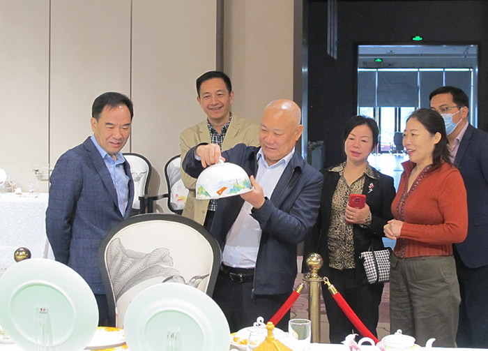 新余钢铁集团党委副书记、工会主席廖鹏一行到景陶集团调研-公司动态-景德镇陶瓷集团有限责任公司