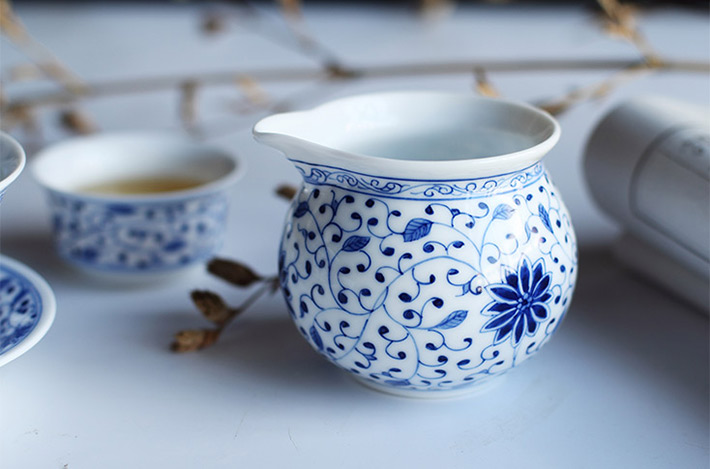 8头功夫茶具缠枝花-产品中心-景德镇陶瓷集团有限责任公司