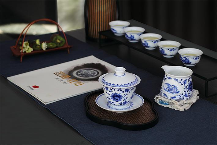 8头玲珑功夫茶具开堂山水盖碗-产品中心-景德镇陶瓷集团有限责任公司