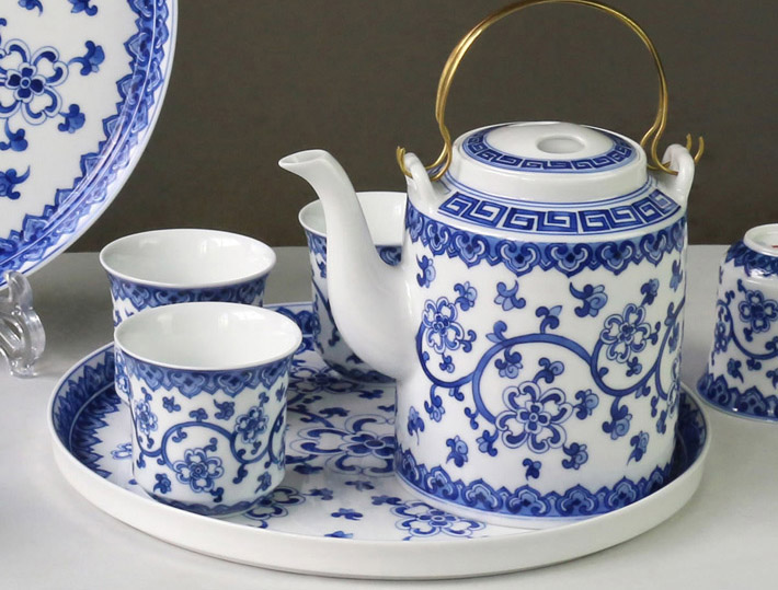 8头手绘青花茶具盛世蓝地-产品中心-景德镇陶瓷集团有限责任公司