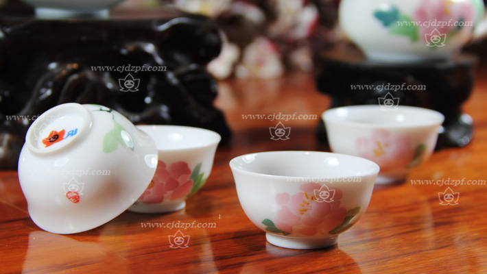 手绘釉下五彩牡丹茶具-产品中心-景德镇陶瓷集团有限责任公司