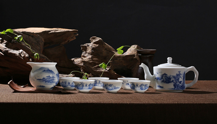8头手绘茶具青花山水-产品中心-景德镇陶瓷集团有限责任公司