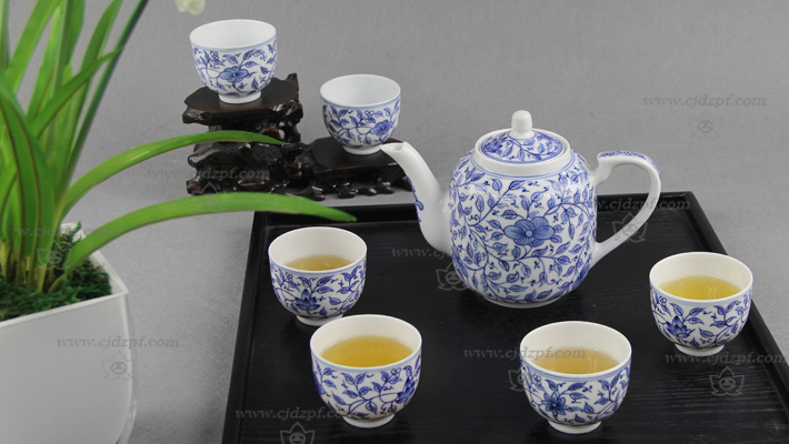 7头手绘青花茶具(缠枝莲)-产品中心-景德镇陶瓷集团有限责任公司