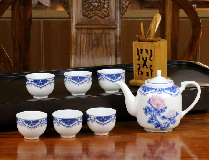 7头釉下手绘五彩茶具--繁华祥瑞-产品中心-景德镇陶瓷集团有限责任公司