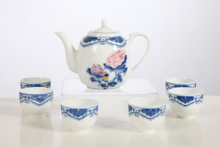 7头釉下手绘五彩茶具--繁华祥瑞-产品中心-景德镇陶瓷集团有限责任公司