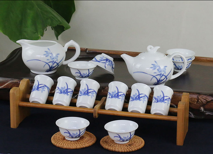 多头时光茶具（带竹质茶海）-产品中心-景德镇陶瓷集团有限责任公司