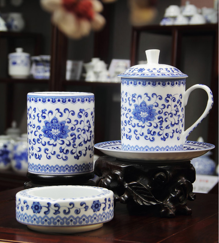 4头办公牍具青花满莲-产品中心-景德镇陶瓷集团有限责任公司