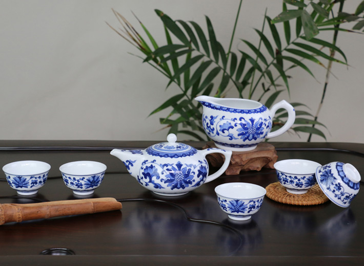 8头手绘青花时光茶具洋莲-产品中心-景德镇陶瓷集团有限责任公司
