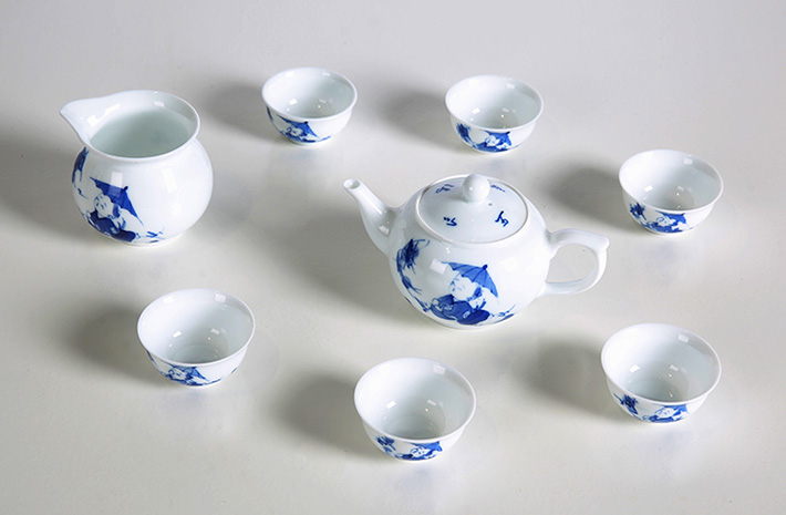 8头手绘茶具青花童趣-产品中心-景德镇陶瓷集团有限责任公司
