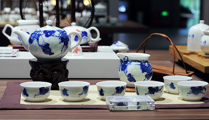 8头茶具丝瓜（壶）-产品中心-景德镇陶瓷集团有限责任公司