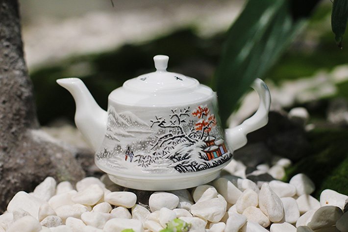 8头茶具雪景-产品中心-景德镇陶瓷集团有限责任公司