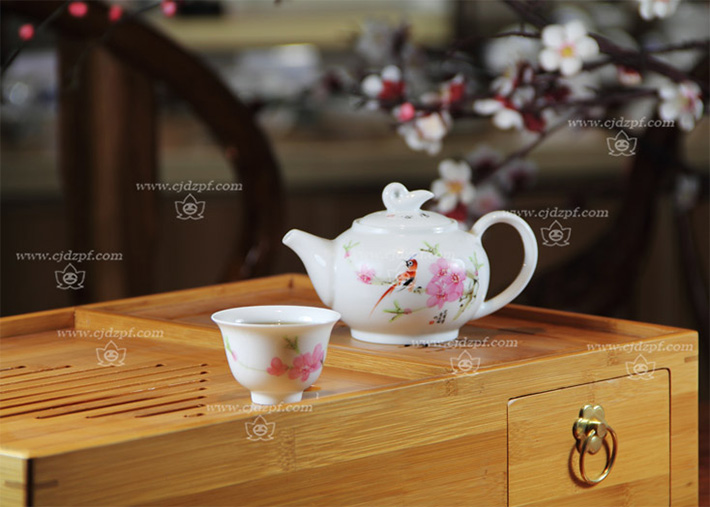 手绘功夫茶具(竹质茶海)水点桃花-产品中心-景德镇陶瓷集团有限责任公司