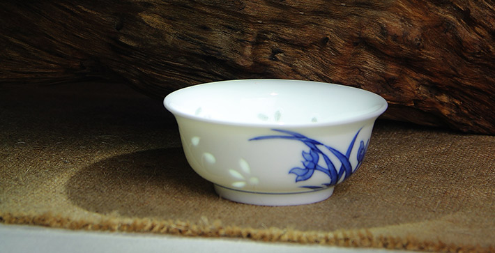 8头玲珑半刀泥青花时光茶具兰花-产品中心-景德镇陶瓷集团有限责任公司