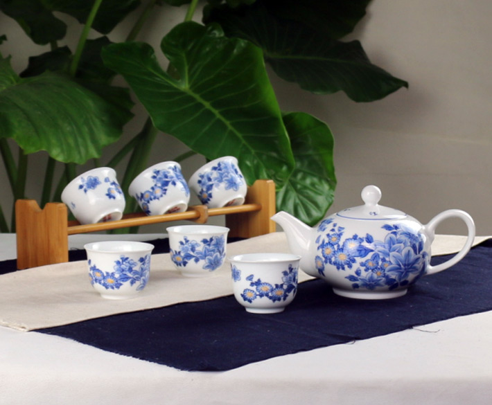 7头手绘青花茶具--芳香-产品中心-景德镇陶瓷集团有限责任公司