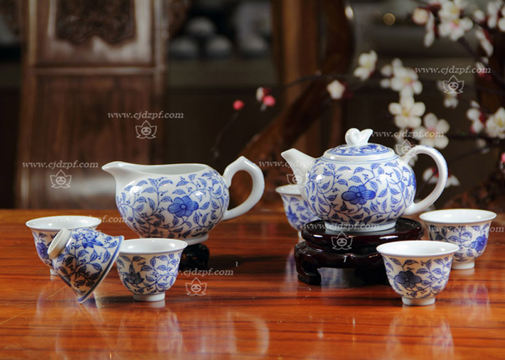 8头手绘功夫茶具（缠枝莲）-产品中心-景德镇陶瓷集团有限责任公司