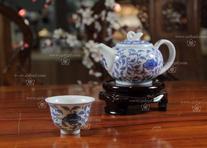 8头手绘功夫茶具（缠枝莲）-产品中心-景德镇陶瓷集团有限责任公司