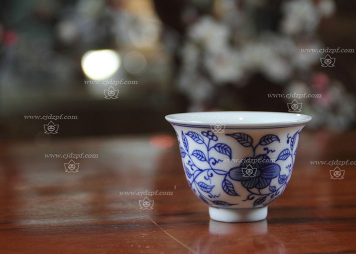 8头手绘功夫茶具（缠枝莲）-产品中心-景德镇陶瓷集团有限责任公司