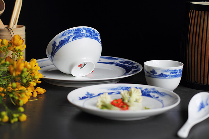 56头釉下彩中餐具山水-产品中心-景德镇陶瓷集团有限责任公司