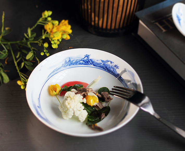 56头釉下彩中餐具山水-产品中心-景德镇陶瓷集团有限责任公司