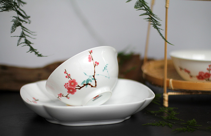 20头中餐具-翠竹红梅-产品中心-景德镇陶瓷集团有限责任公司