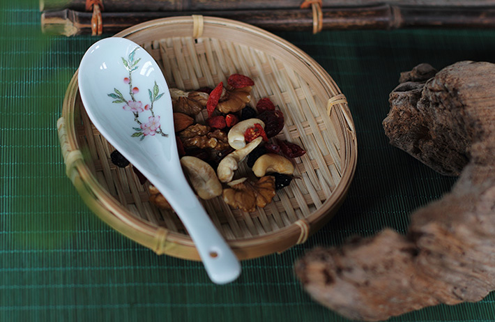36头青釉中餐具--燕子桃花-产品中心-景德镇陶瓷集团有限责任公司