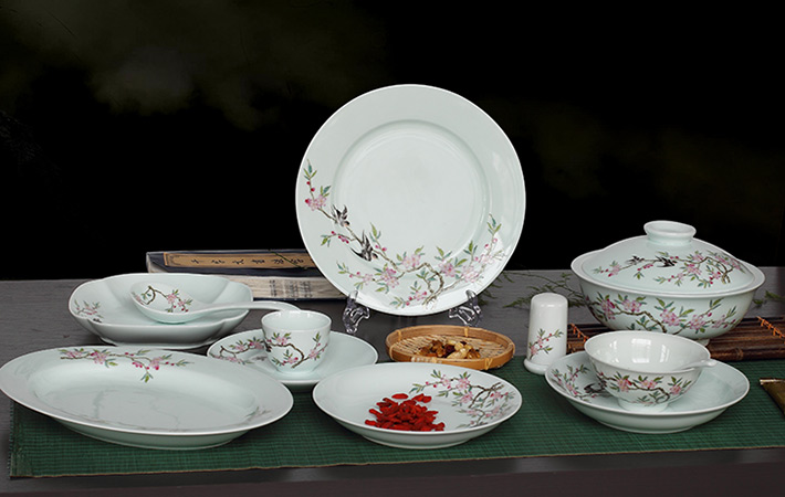 36头青釉中餐具--燕子桃花-产品中心-景德镇陶瓷集团有限责任公司
