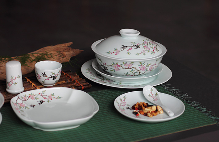36头青釉中餐具--燕子桃花-产品中心-景德镇陶瓷集团有限责任公司