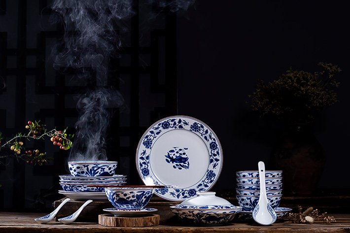 60头元青花繁华有鱼中餐具-产品中心-景德镇陶瓷集团有限责任公司