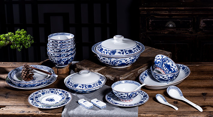 60头元青花繁华有鱼中餐具-产品中心-景德镇陶瓷集团有限责任公司