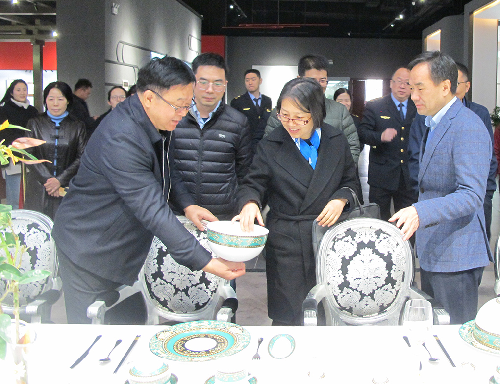 国家知识产权局专利局调研组崔海瑛一行到景陶集团考察-公司动态-景德镇陶瓷集团有限责任公司