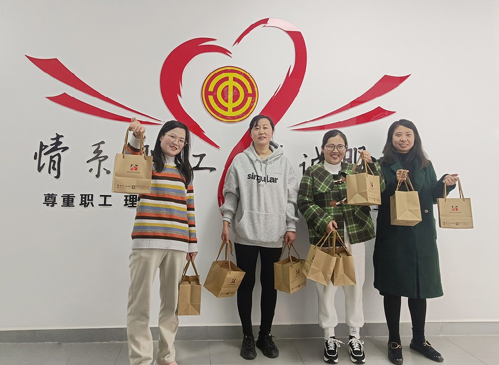 景陶集团举行“漂亮女人节 温馨在景陶”主题活动-公司动态-景德镇陶瓷集团有限责任公司