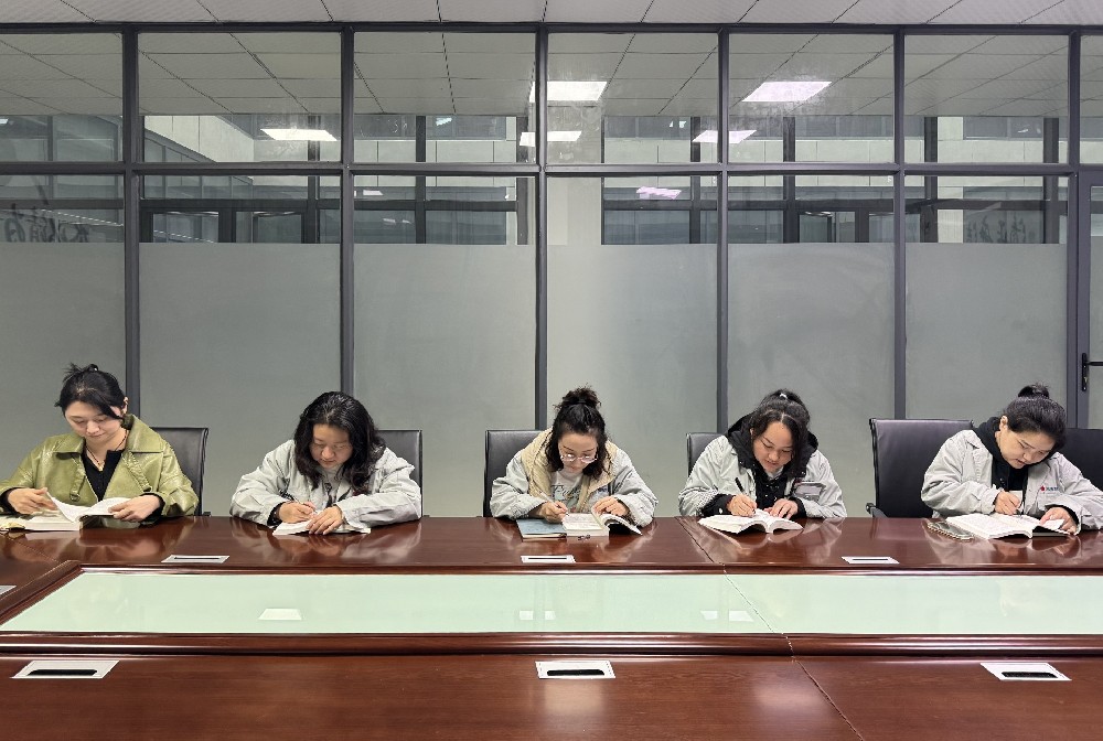 景陶集团团委开展学习贯彻习近平新时代中国特色社会主义头脑主题教育修改-党建新闻-景德镇陶瓷集团有限责任公司