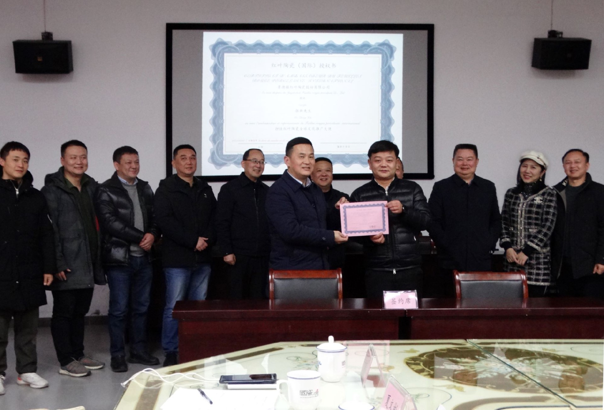 光山县委常委曾刚携三元光电公司到景陶集团考察调研-公司动态-景德镇陶瓷集团有限责任公司