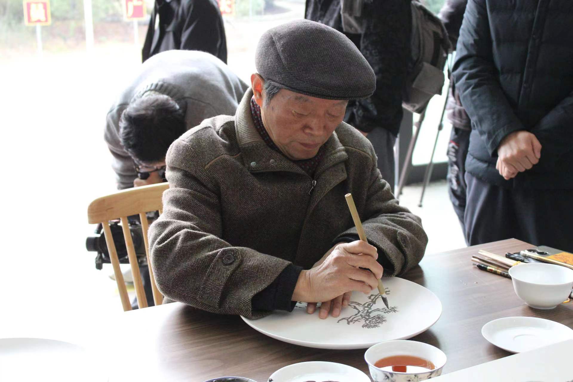 国瓷红叶与徐悲鸿美术馆联名茶具“春风自得“新品宣布会-公司动态-景德镇陶瓷集团有限责任公司