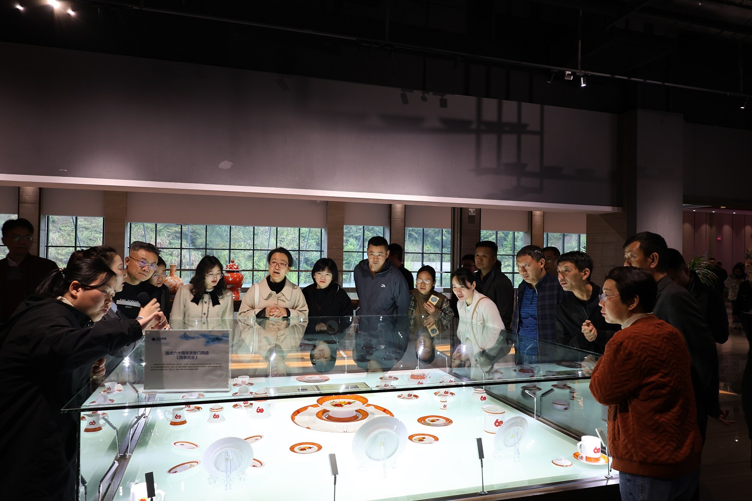 市委党校市直科级培训班到景陶集团实地调研-公司动态-景德镇陶瓷集团有限责任公司