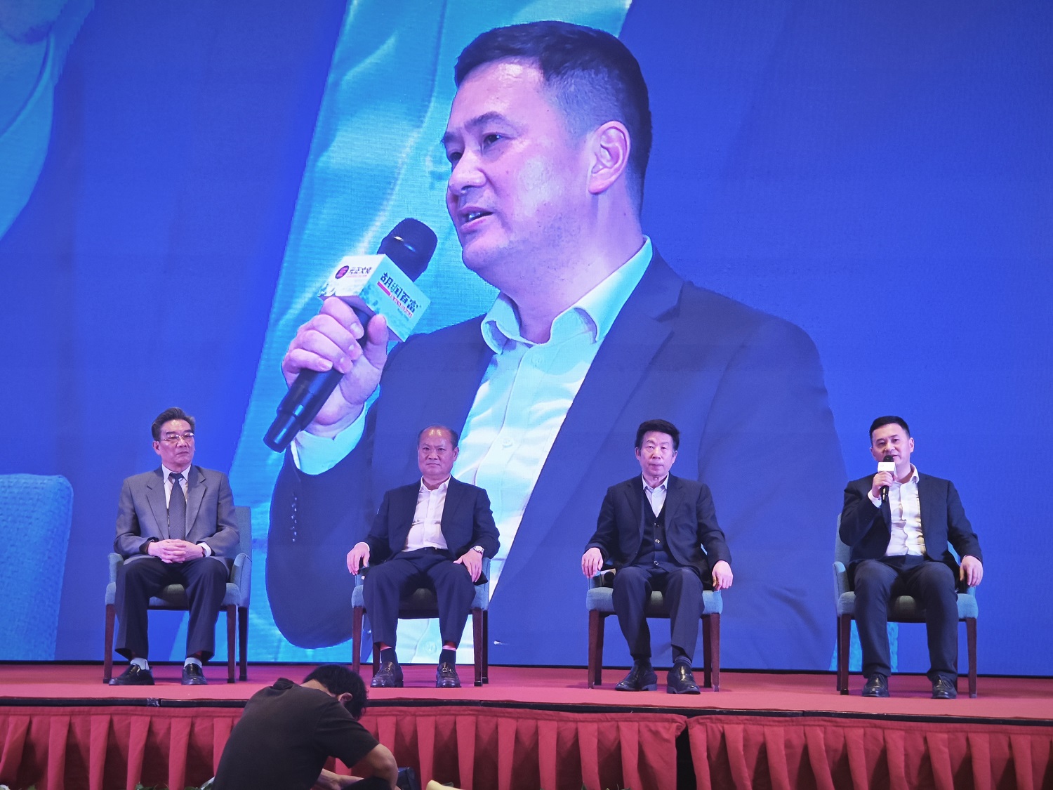 红叶陶瓷上榜！胡润宣布中国日用陶瓷企业榜榜单-公司动态-景德镇陶瓷集团有限责任公司