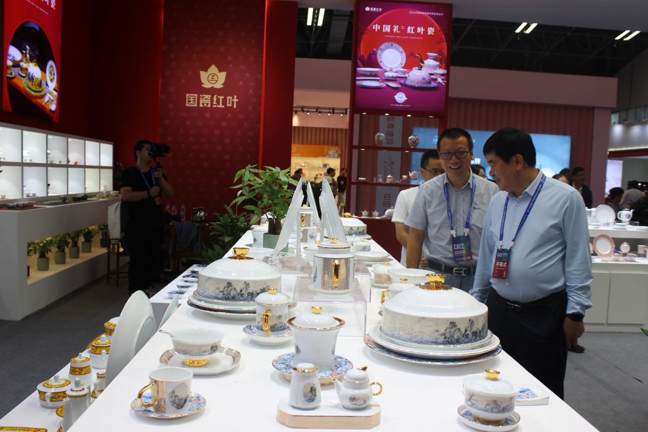 国瓷红叶亮相第21届中国景德镇国际陶瓷展览会-公司动态-景德镇陶瓷集团有限责任公司